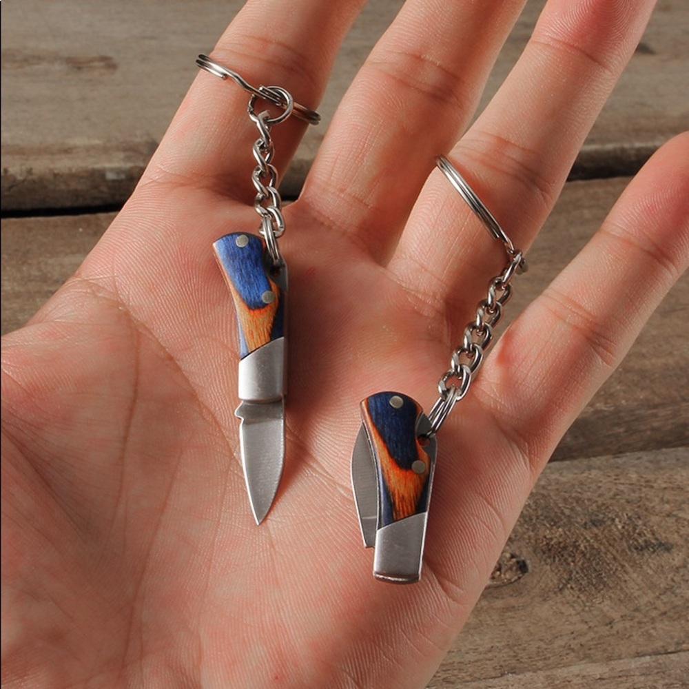 She Carries 2:  “Itty Bitty” Switch Blade